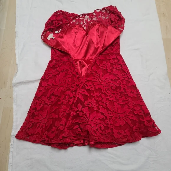 Ted Braker Elegant Red Lace Dress, size 2 - Picture 16 of 16